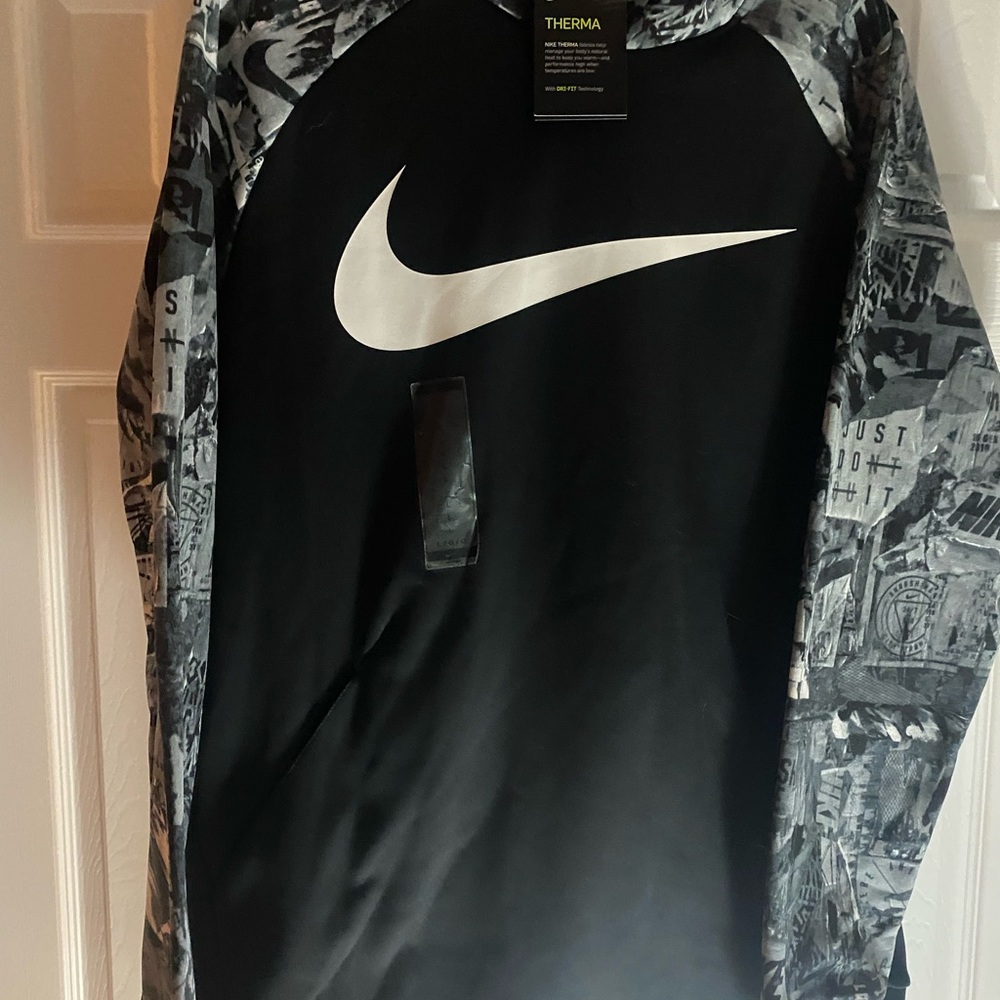 Mens Nike Therma Dri-Fit Black Large Hoodie with graphic sleeves